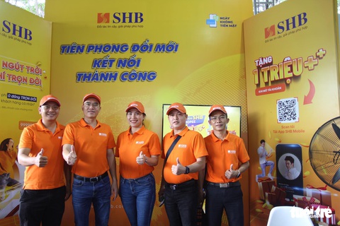 Chợ phiên Không tiền mặt: Cơ hội để bà con, công nhân tiếp cận những tiện ích mới nhất của xã hội - Ảnh 8. Chợ phiên Không tiền mặt: Cơ hội để bà con, công nhân tiếp cận những tiện ích mới nhất của xã hội - Ảnh 8.