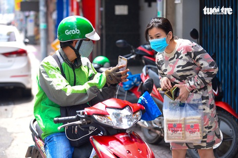 Nếu muốn hỗ trợ tài xế, Grab nên nghĩ cách khác! - Ảnh 1. Nếu muốn hỗ trợ tài xế, Grab nên nghĩ cách khác! - Ảnh 1.