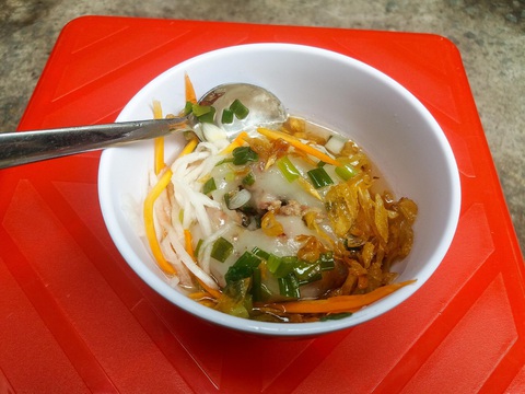 Bánh đúc nóng hẻm cụt: Món quê giờ thành street-food Sài Gòn - Ảnh 4. Bánh đúc nóng hẻm cụt: Món quê giờ thành street-food Sài Gòn - Ảnh 4.