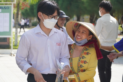 Mưa điểm 10 thi tốt nghiệp THPT: môn tăng, môn giảm - Ảnh 1. Mưa điểm 10 thi tốt nghiệp THPT: môn tăng, môn giảm - Ảnh 1.