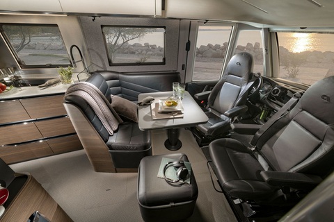 Mercedes-Benz Sprinter độ thành siêu nhà di động, giá ngang siêu xe - Ảnh 8. Mercedes-Benz Sprinter độ thành siêu nhà di động, giá ngang siêu xe - Ảnh 8.