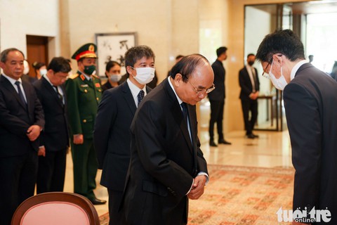 Chủ tịch nước: Việt Nam luôn khắc ghi tâm khảm tình cảm của cố thủ tướng Abe Shinzo - Ảnh 2. Chủ tịch nước: Việt Nam luôn khắc ghi tâm khảm tình cảm của cố thủ tướng Abe Shinzo - Ảnh 2.