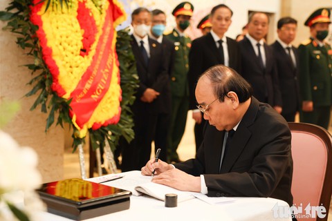 Chủ tịch nước: Việt Nam luôn khắc ghi tâm khảm tình cảm của cố thủ tướng Abe Shinzo - Ảnh 5. Chủ tịch nước: Việt Nam luôn khắc ghi tâm khảm tình cảm của cố thủ tướng Abe Shinzo - Ảnh 5.