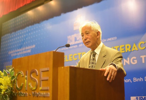 Hàng trăm giáo sư, tiến sĩ hàng đầu thế giới về Quy Nhơn chia sẻ kiến thức khoa học với giới trẻ - Ảnh 1. Hàng trăm giáo sư, tiến sĩ hàng đầu thế giới về Quy Nhơn chia sẻ kiến thức khoa học với giới trẻ - Ảnh 1.