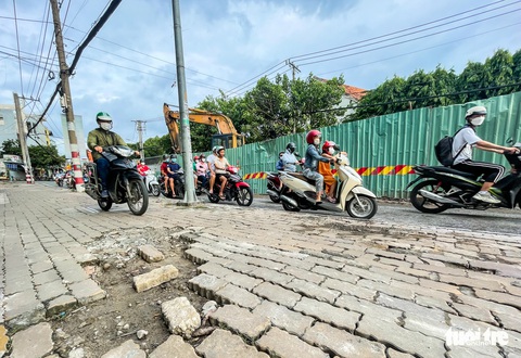 Thi công đường bầy hầy: Sở Giao thông vận tải TP.HCM đề nghị khẩn trương khắc phục - Ảnh 3. Thi công đường bầy hầy: Sở Giao thông vận tải TP.HCM đề nghị khẩn trương khắc phục - Ảnh 3.
