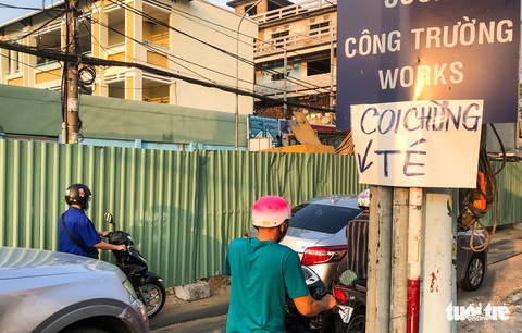 Thi công đường bầy hầy: Sở Giao thông vận tải TP.HCM đề nghị khẩn trương khắc phục - Ảnh 2. Thi công đường bầy hầy: Sở Giao thông vận tải TP.HCM đề nghị khẩn trương khắc phục - Ảnh 2.
