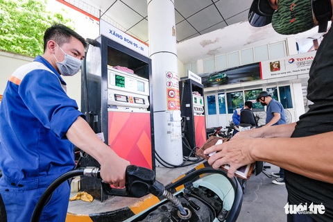 Vì sao giá xăng dầu không giảm được trên 4.000 đồng/lít? - Ảnh 2. Vì sao giá xăng dầu không giảm được trên 4.000 đồng/lít? - Ảnh 2.
