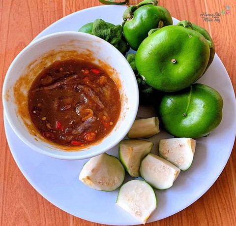 Mắm đồng, mắm sống, mắm chưng: Nghe môi mằn mặn rưng rưng quê nhà - Ảnh 3. Mắm đồng, mắm sống, mắm chưng: Nghe môi mằn mặn rưng rưng quê nhà - Ảnh 3.