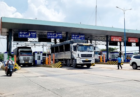 Trạm thu phí quốc lộ 13 Bình Dương giảm mức thu sau khi bị dân phản ứng - Ảnh 1. Trạm thu phí quốc lộ 13 Bình Dương giảm mức thu sau khi bị dân phản ứng - Ảnh 1.