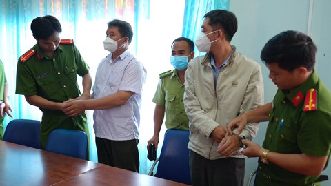 Bắt 4 cán bộ kiểm lâm, rừng phòng hộ liên quan phá rừng trên núi Thị Vải - Ảnh 1. Bắt 4 cán bộ kiểm lâm, rừng phòng hộ liên quan phá rừng trên núi Thị Vải - Ảnh 1.