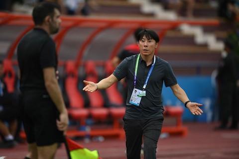HLV Shin Tae Yong vẫn cay cú, tiếp tục chỉ trích U19 Việt Nam và Thái Lan trên mạng xã hội - Ảnh 1. HLV Shin Tae Yong vẫn cay cú, tiếp tục chỉ trích U19 Việt Nam và Thái Lan trên mạng xã hội - Ảnh 1.