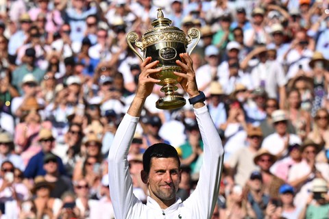 Djokovic thoát cuộc khủng hoảng thứ 2 - Ảnh 1. Djokovic thoát cuộc khủng hoảng thứ 2 - Ảnh 1.