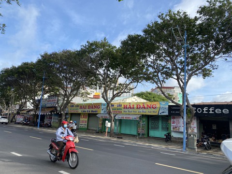 200 người đặt cọc qua mạng thuê Helios Villa ở Vũng Tàu, đến nơi là dãy quán lẩu, cà phê - Ảnh 3. 200 người đặt cọc qua mạng thuê Helios Villa ở Vũng Tàu, đến nơi là dãy quán lẩu, cà phê - Ảnh 3.