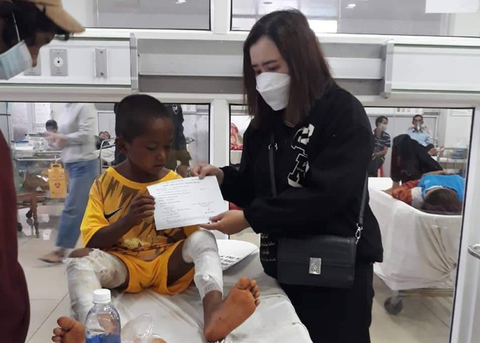 Vụ cháu bé bị đốt bỏng chân: Công an cung cấp lời khai ban đầu của người đốt - Ảnh 2. Vụ cháu bé bị đốt bỏng chân: Công an cung cấp lời khai ban đầu của người đốt - Ảnh 2.