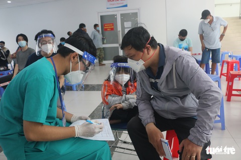 TP.HCM kéo dài đợt cao điểm tiêm vắc xin COVID-19 đến cuối tháng 7 - Ảnh 1. TP.HCM kéo dài đợt cao điểm tiêm vắc xin COVID-19 đến cuối tháng 7 - Ảnh 1.