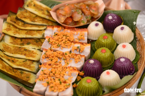Đại tiệc bánh da lợn, bánh cốm, bánh pía... thịnh soạn ở khách sạn 5 sao - Ảnh 13. Đại tiệc bánh da lợn, bánh cốm, bánh pía... thịnh soạn ở khách sạn 5 sao - Ảnh 13.