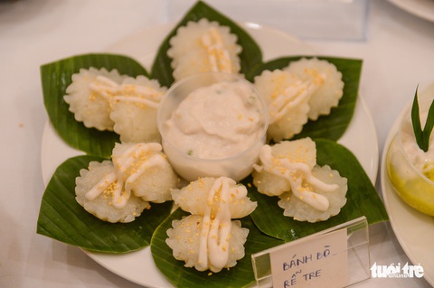 Đại tiệc bánh da lợn, bánh cốm, bánh pía... thịnh soạn ở khách sạn 5 sao - Ảnh 7. Đại tiệc bánh da lợn, bánh cốm, bánh pía... thịnh soạn ở khách sạn 5 sao - Ảnh 7.