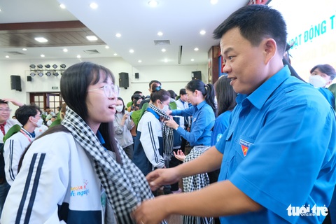 Chiến sĩ tình nguyện TP.HCM đến nước bạn Lào và huyện đảo Phú Quý - Ảnh 4. Chiến sĩ tình nguyện TP.HCM đến nước bạn Lào và huyện đảo Phú Quý - Ảnh 4.