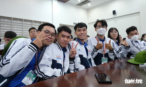 Chiến sĩ tình nguyện TP.HCM đến nước bạn Lào và huyện đảo Phú Quý - Ảnh 6. Chiến sĩ tình nguyện TP.HCM đến nước bạn Lào và huyện đảo Phú Quý - Ảnh 6.