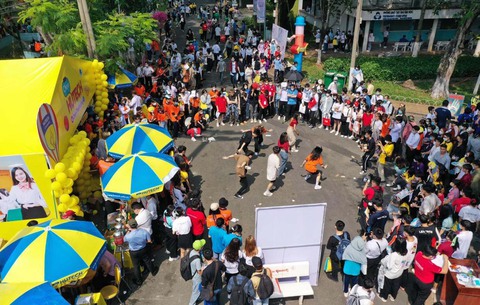 Hai ngày hội tư vấn xét tuyển đại học, cao đẳng giải đáp thắc mắc của thí sinh - Ảnh 1. Hai ngày hội tư vấn xét tuyển đại học, cao đẳng giải đáp thắc mắc của thí sinh - Ảnh 1.