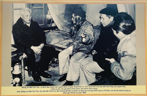 Kỷ niệm 100 năm ngày sinh Đại tướng Mai Chí Thọ: Sống trong dân và làm vì dân - Ảnh 5. Kỷ niệm 100 năm ngày sinh Đại tướng Mai Chí Thọ: Sống trong dân và làm vì dân - Ảnh 5.
