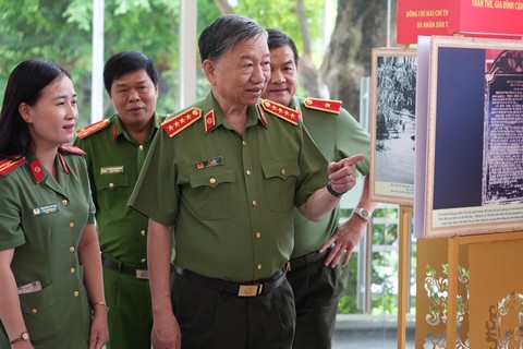Kỷ niệm 100 năm ngày sinh Đại tướng Mai Chí Thọ: Sống trong dân và làm vì dân - Ảnh 2. Kỷ niệm 100 năm ngày sinh Đại tướng Mai Chí Thọ: Sống trong dân và làm vì dân - Ảnh 2.