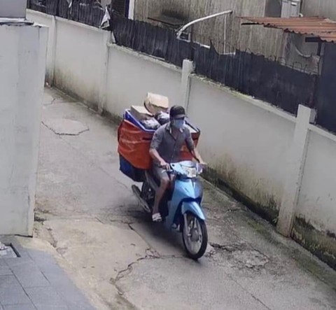 Anh shipper bị trộm cả xe máy vừa trả góp xong lẫn số hàng 20 triệu đang đi giao khách - Ảnh 1. Anh shipper bị trộm cả xe máy vừa trả góp xong lẫn số hàng 20 triệu đang đi giao khách - Ảnh 1.