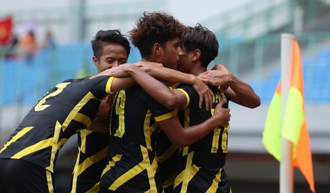 U19 Việt Nam tan mộng vô địch sau thất bại 0-3 trước Malaysia - Ảnh 2. U19 Việt Nam tan mộng vô địch sau thất bại 0-3 trước Malaysia - Ảnh 2.