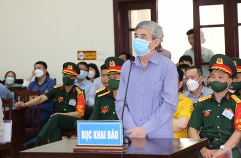 Trùm buôn lậu: Cựu đại tá biên phòng gọi điện hỏi muốn gì khi bị giảm tiền hối lộ - Ảnh 1. Trùm buôn lậu: Cựu đại tá biên phòng gọi điện hỏi muốn gì khi bị giảm tiền hối lộ - Ảnh 1.