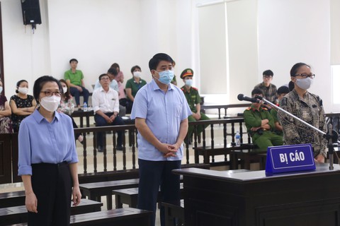 Nộp 85 bằng khen, ông Nguyễn Đức Chung được giảm 1 năm tù vụ Nhật Cường - Ảnh 2. Nộp 85 bằng khen, ông Nguyễn Đức Chung được giảm 1 năm tù vụ Nhật Cường - Ảnh 2.