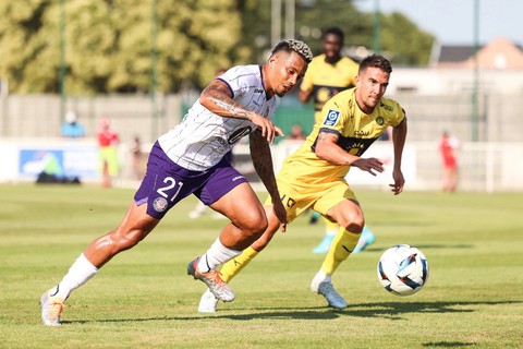 Quang Hải và Pau FC thua 0-2 trước Toulouse - Ảnh 1. Quang Hải và Pau FC thua 0-2 trước Toulouse - Ảnh 1.