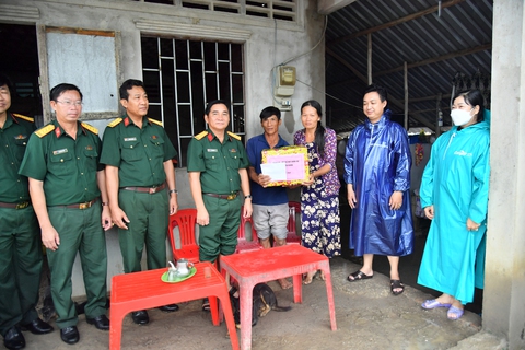 Mưa dông gây thiệt hại cho người dân Kiên Giang gần 4 tỉ đồng - Ảnh 1. Mưa dông gây thiệt hại cho người dân Kiên Giang gần 4 tỉ đồng - Ảnh 1.
