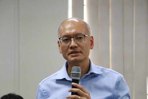 Chuyên gia góp ý để TP.HCM tạo động lực làm việc cho cán bộ - Ảnh 1. Chuyên gia góp ý để TP.HCM tạo động lực làm việc cho cán bộ - Ảnh 1.