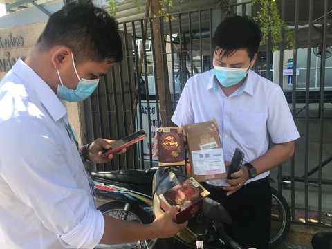 Giả danh bác sĩ bán thực phẩm chức năng - Ảnh 1. Giả danh bác sĩ bán thực phẩm chức năng - Ảnh 1.