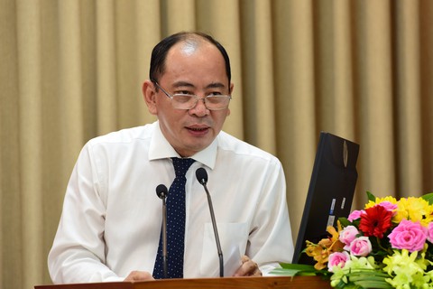 Phó chủ tịch UBND TP.HCM: ‘Công sức của cán bộ, nhân viên ngành y không hề nhỏ’ - Ảnh 2. Phó chủ tịch UBND TP.HCM: ‘Công sức của cán bộ, nhân viên ngành y không hề nhỏ’ - Ảnh 2.