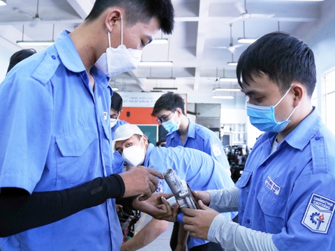 3 năm nữa, TP.HCM sẽ sáp nhập 50% trường trung cấp vào cao đẳng - Ảnh 1. 3 năm nữa, TP.HCM sẽ sáp nhập 50% trường trung cấp vào cao đẳng - Ảnh 1.