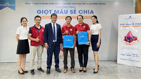 Đất Xanh Miền Nam với chương trình hiến máu nhân đạo ‘Giọt máu sẻ chia’ - Ảnh 1. Đất Xanh Miền Nam với chương trình hiến máu nhân đạo ‘Giọt máu sẻ chia’ - Ảnh 1.
