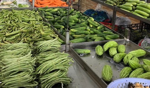 Phú Quốc mưa lớn, giá hành lá vọt lên 300.000đ/kg, rau muống 60.000đ/kg - Ảnh 1. Phú Quốc mưa lớn, giá hành lá vọt lên 300.000đ/kg, rau muống 60.000đ/kg - Ảnh 1.