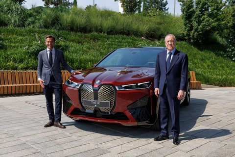 Real Madrid chia tay Audi, quay sang sử dụng một loạt xe điện BMW - Ảnh 1. Real Madrid chia tay Audi, quay sang sử dụng một loạt xe điện BMW - Ảnh 1.