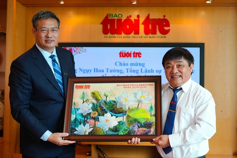 Tổng lãnh sự Trung Quốc tại TP.HCM thăm báo Tuổi Trẻ - Ảnh 1. Tổng lãnh sự Trung Quốc tại TP.HCM thăm báo Tuổi Trẻ - Ảnh 1.