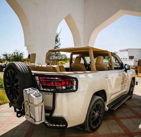 Đã hiếm hàng, Toyota Land Cruiser 2022 còn được cắt xẻ thành xe mui trần để du lịch kiểu mới lạ - Ảnh 2. Đã hiếm hàng, Toyota Land Cruiser 2022 còn được cắt xẻ thành xe mui trần để du lịch kiểu mới lạ - Ảnh 2.