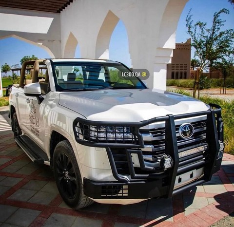 Đã hiếm hàng, Toyota Land Cruiser 2022 còn được cắt xẻ thành xe mui trần để du lịch kiểu mới lạ - Ảnh 3. Đã hiếm hàng, Toyota Land Cruiser 2022 còn được cắt xẻ thành xe mui trần để du lịch kiểu mới lạ - Ảnh 3.