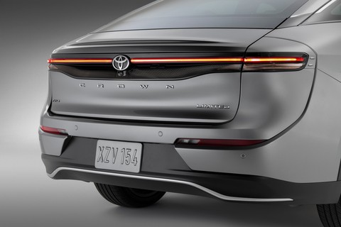 Toyota Crown thế hệ mới ra mắt: Thiết kế độc lạ cùng 4 kiểu dáng từ sedan đến SUV - Ảnh 9. Toyota Crown thế hệ mới ra mắt: Thiết kế độc lạ cùng 4 kiểu dáng từ sedan đến SUV - Ảnh 9.