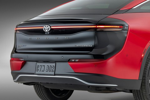 Toyota Crown thế hệ mới ra mắt: Thiết kế độc lạ cùng 4 kiểu dáng từ sedan đến SUV - Ảnh 11. Toyota Crown thế hệ mới ra mắt: Thiết kế độc lạ cùng 4 kiểu dáng từ sedan đến SUV - Ảnh 11.