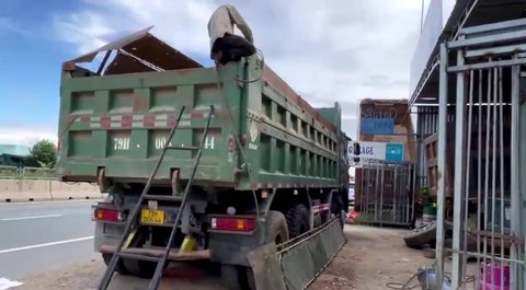 CSGT Bình Thuận tiếp tục kiểm tra, xử lý nghiêm xe cơi nới thùng - Ảnh 1. CSGT Bình Thuận tiếp tục kiểm tra, xử lý nghiêm xe cơi nới thùng - Ảnh 1.