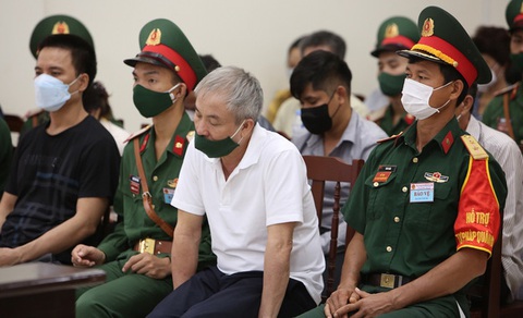 Cựu thiếu tướng cảnh sát biển Lê Văn Minh xin tòa giảm nhẹ hình phạt để ra tù sớm chăm mẹ già - Ảnh 1. Cựu thiếu tướng cảnh sát biển Lê Văn Minh xin tòa giảm nhẹ hình phạt để ra tù sớm chăm mẹ già - Ảnh 1.