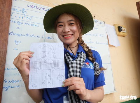 Thương lắm Lào ơi qua những tranh vẽ tặng chiến sĩ tình nguyện TP.HCM - Ảnh 4. Thương lắm Lào ơi qua những tranh vẽ tặng chiến sĩ tình nguyện TP.HCM - Ảnh 4.