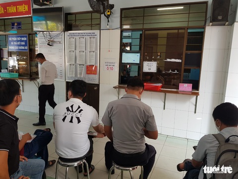 2 cán bộ CSGT An Giang bị bắt vì sai phạm trong cấp biển số xe - Ảnh 1. 2 cán bộ CSGT An Giang bị bắt vì sai phạm trong cấp biển số xe - Ảnh 1.