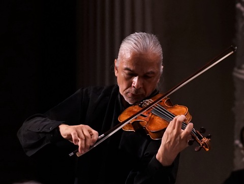 Nghệ sĩ violin Trần Ngọc: Việt Nam với tôi luôn là cảm xúc đặc biệt - Ảnh 1. Nghệ sĩ violin Trần Ngọc: Việt Nam với tôi luôn là cảm xúc đặc biệt - Ảnh 1.