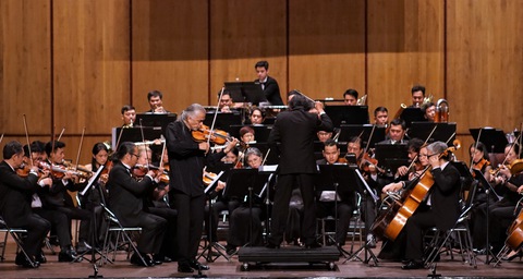 Nghệ sĩ violin Trần Ngọc: Việt Nam với tôi luôn là cảm xúc đặc biệt - Ảnh 2. Nghệ sĩ violin Trần Ngọc: Việt Nam với tôi luôn là cảm xúc đặc biệt - Ảnh 2.